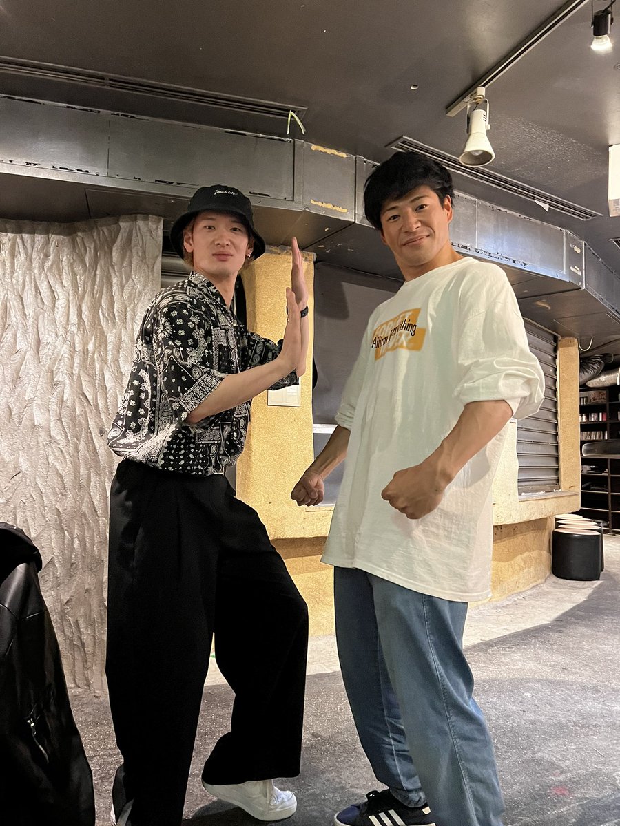 Takuyeah56's tweet photo. 本日Charavan Vol.7 に灯しびとでゲスト出演させていただきました！

ありがとうございました！！

イベントの盛り上がりがすごくて、興奮が止まない、、
そしてギアや灯しびとを知ってくださっている方に声もかけていただいて嬉しかった、、

ASHITAKA さん@tatestyle ありがとうございました✨🤸🏻 https://t.co/oqe91vydUQ