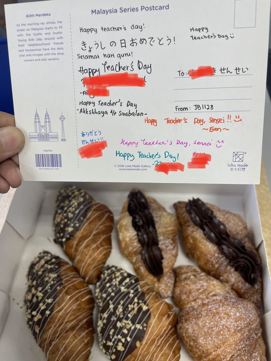 AJapaneseA's tweet photo. 5月16日（月）は、マレーシアの休日の代休なので、今日祝ってもらいました😊
日本にもこういうのがあれば先生も少しはモチベーション上がるのかな。
日本の先生！頑張ってください！！
#教師の日 #teachersday #教師 #日本 https://t.co/0WR2VjBTeT