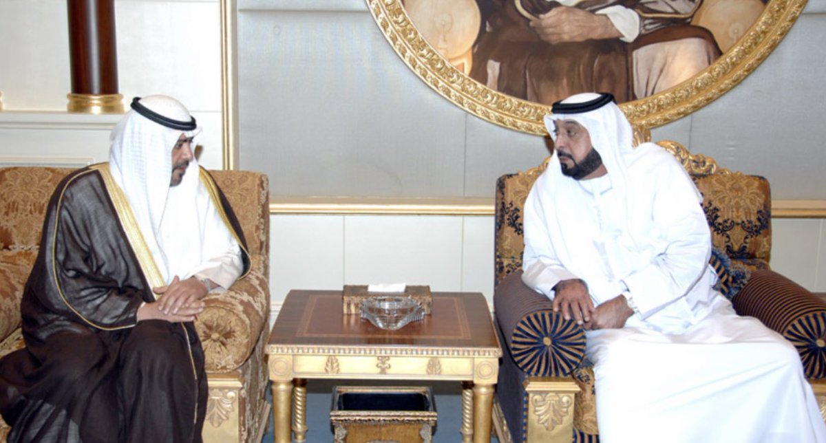 اعزي أخي حضرة صاحب السمو الشيخ #محمد_بن_زايد_آل_نهيان رئيس دولة الامارات العربية المتحدة والشيوخ والشعب الاماراتي الشقيق بوفاة الفقيد الكبير صاحب السمو الشيخ #خليفة_بن_زايد طيب الله ثراه ، كما اتمنى من الله بمناسبة توليه مقاليد الحكم السداد والتوفيق ولشعب #الامارات الرخاء والتقدم