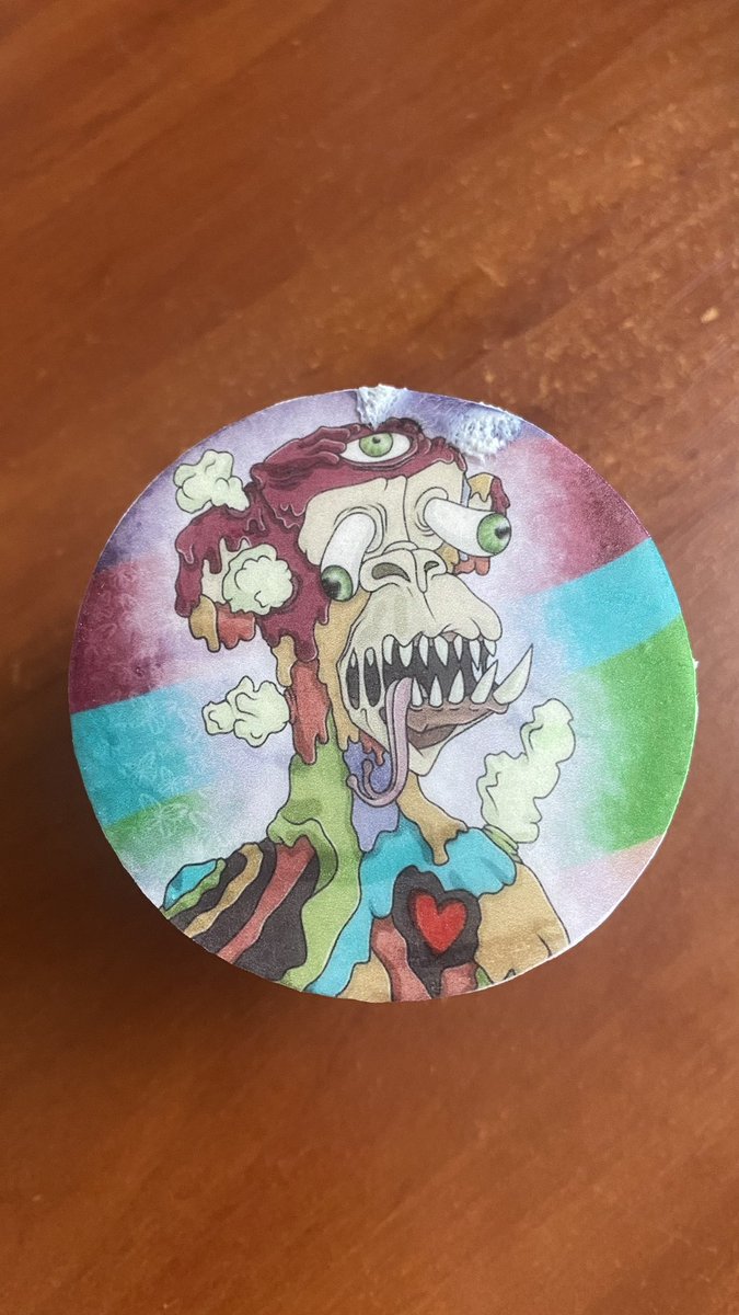 yk_bogdanovich's tweet photo. @trippinapes I present to you this masterpiece called trip cupcake. Anyone who eats it can get into a deep trip. 
As you can see there are both original NFT and my art. Please check , art (@needllessyuxm ). I really liked his work and asked him to drop me a file of this work. https://t.co/iYH6jOfX3A