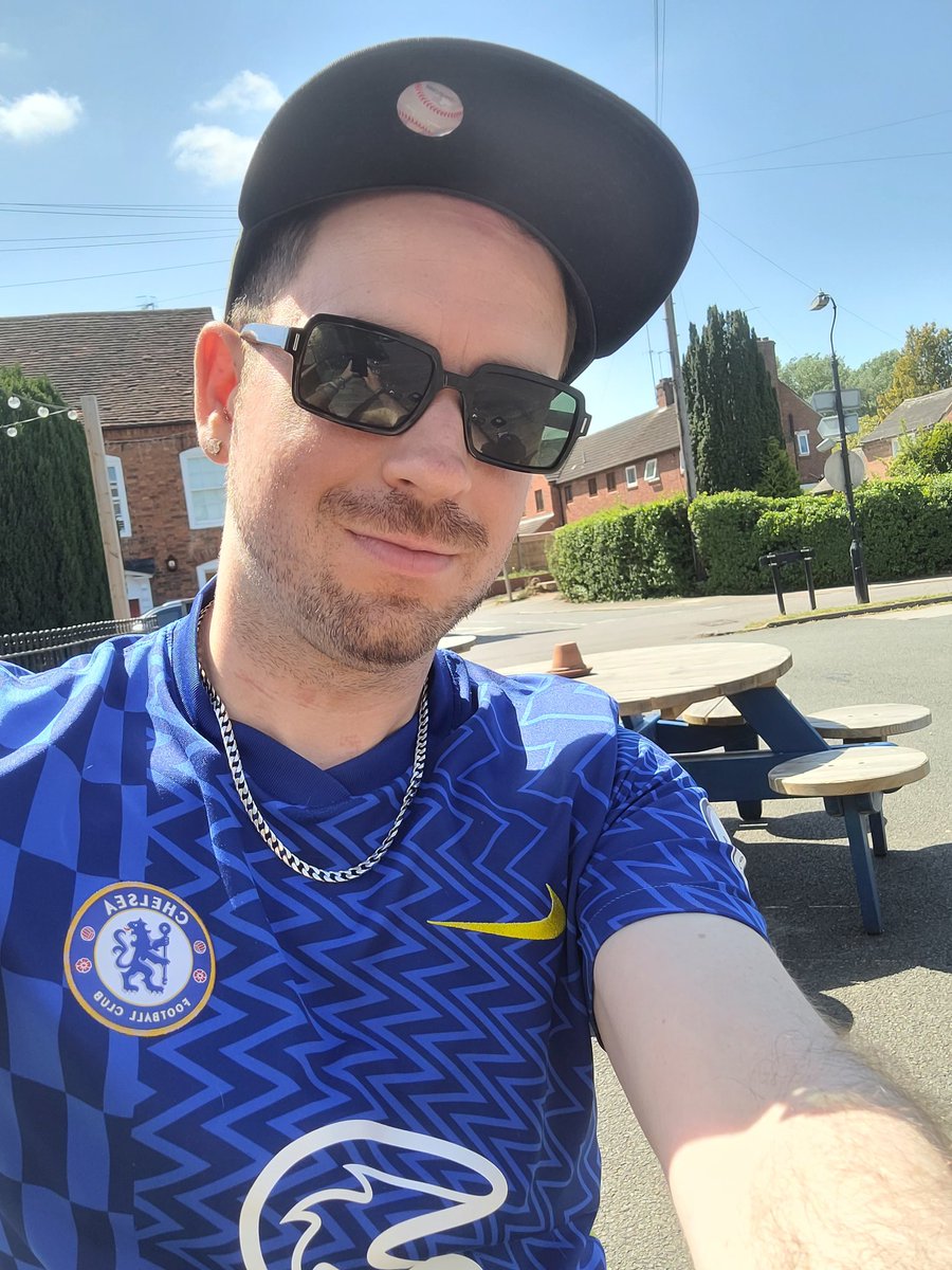 aphcfc85's tweet photo. A few drinks in the local before the match. Come on Chelea 🔵🦁⚽️ https://t.co/4DaxPQWbyq