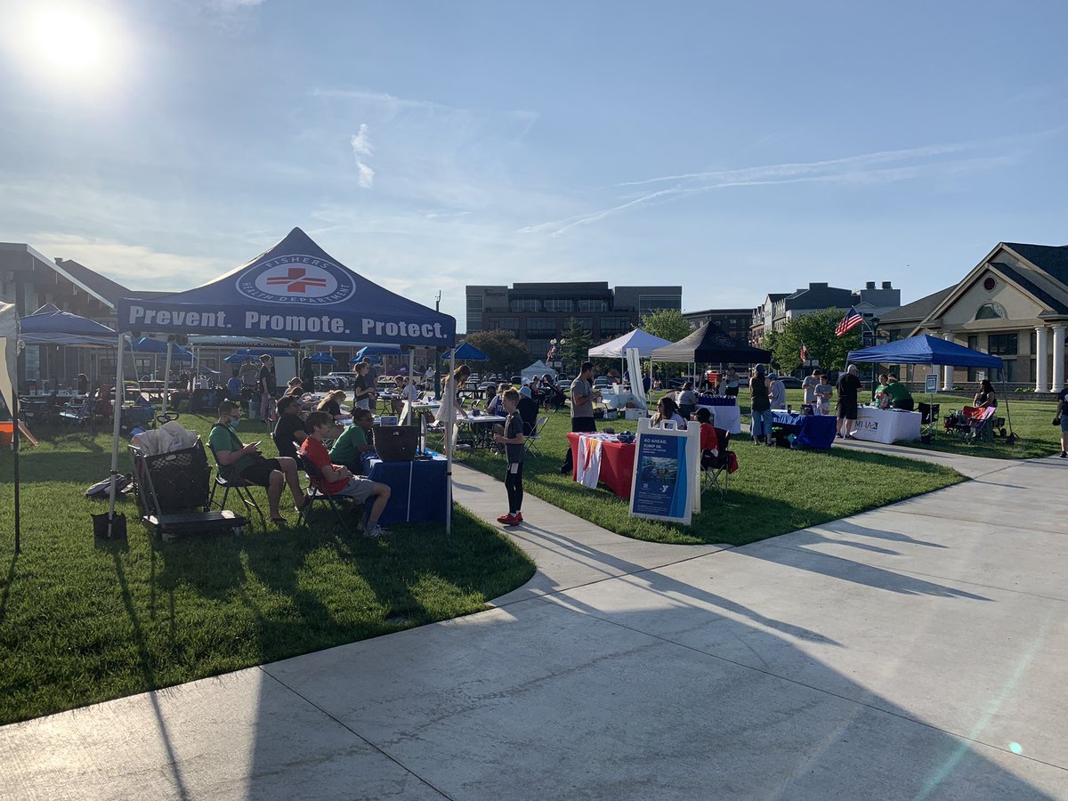 FishersHealth's tweet photo. It’s a beautiful morning! Stop by the #Hope4Happiness event by @HSESchools #Bringchange2mind @FishersParks Farmers Market for #MentalHealthAwarenessMonth https://t.co/TJYqxMgcsB