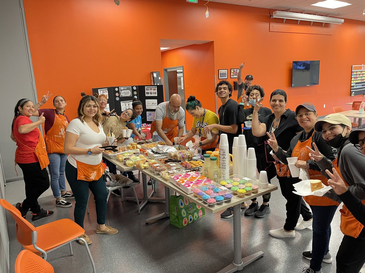B_Wright (@bwright87924563) on Twitter photo Families eat meals together… we are an ORANGE blooded family… that is the TAMPA way! <a href="/5855DFCMDO/">DFC/MDO 5855</a> #everysaturday #mealtime Families eat meals together… we are an ORANGE blooded family… that is the TAMPA way! <a href="/5855DFCMDO/">DFC/MDO 5855</a> #everysaturday #mealtime