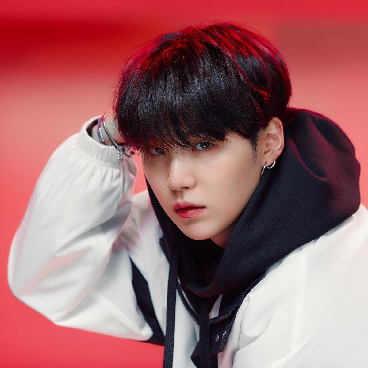 s_lodeur's tweet photo. 슈가 흑발 덮머 언제주나요? https://t.co/MWZ5opgSal