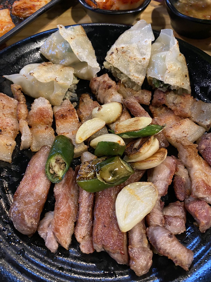 Borntoeatt's tweet photo. 📍Sam Gyup Sal บุฟเฟต์หมูย่างเกาหลีคนละ 299 ไม่จำกัดเวลา หมูอร่อยมากกกกก มีพนักงานย่างให้ตลอด ทีเด็ดคือข้าวโพดชีส โคตรอร่อยย เติมไปสองรอบ คุ้มมาก นั่งกินได้เรื่อยๆเลย ของกินเล่นก็เยอะ น้ำรีฟิลไม่อั้น พนักงานก็น่ารัก เริ่ด! ไปซ้ำแน่ @aroii #อร่อยบอกต่อ #borntoeatt https://t.co/luetFyNiTz