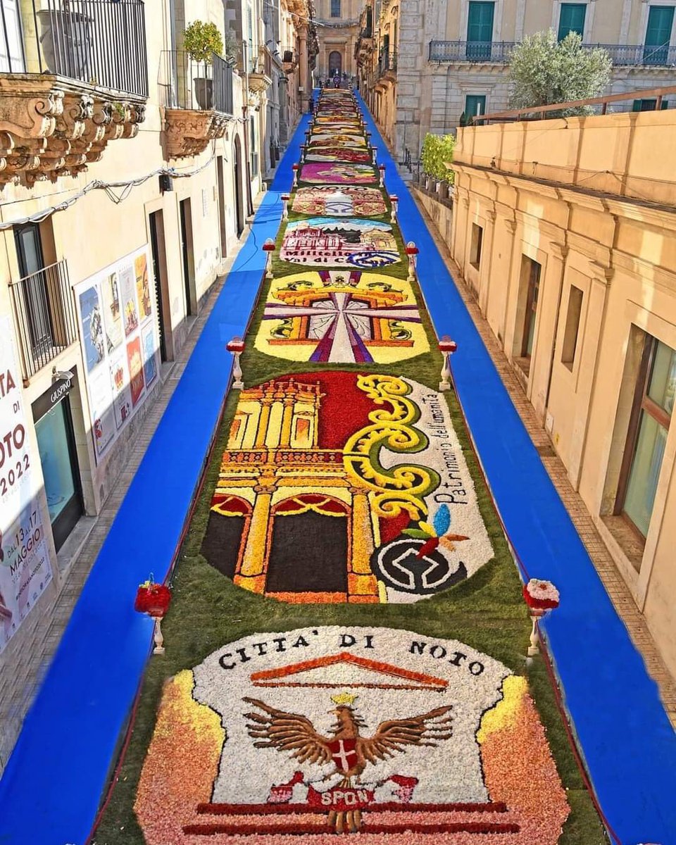 Sonia59804639's tweet photo. Che meraviglia L’infiorata di Noto(Sr)❣️💙❤️ https://t.co/nmeLRjfMgz