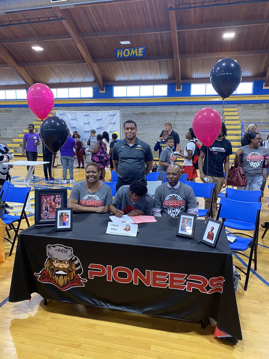 Signing Day: DeAngelo Woods(Park College),Donald Bangham Jr(Johnson County Community College), Iryan Allen(North Arkansas College) 
#TheBestIsYetToCome
#TheDifference 
#🏀🏀🏀