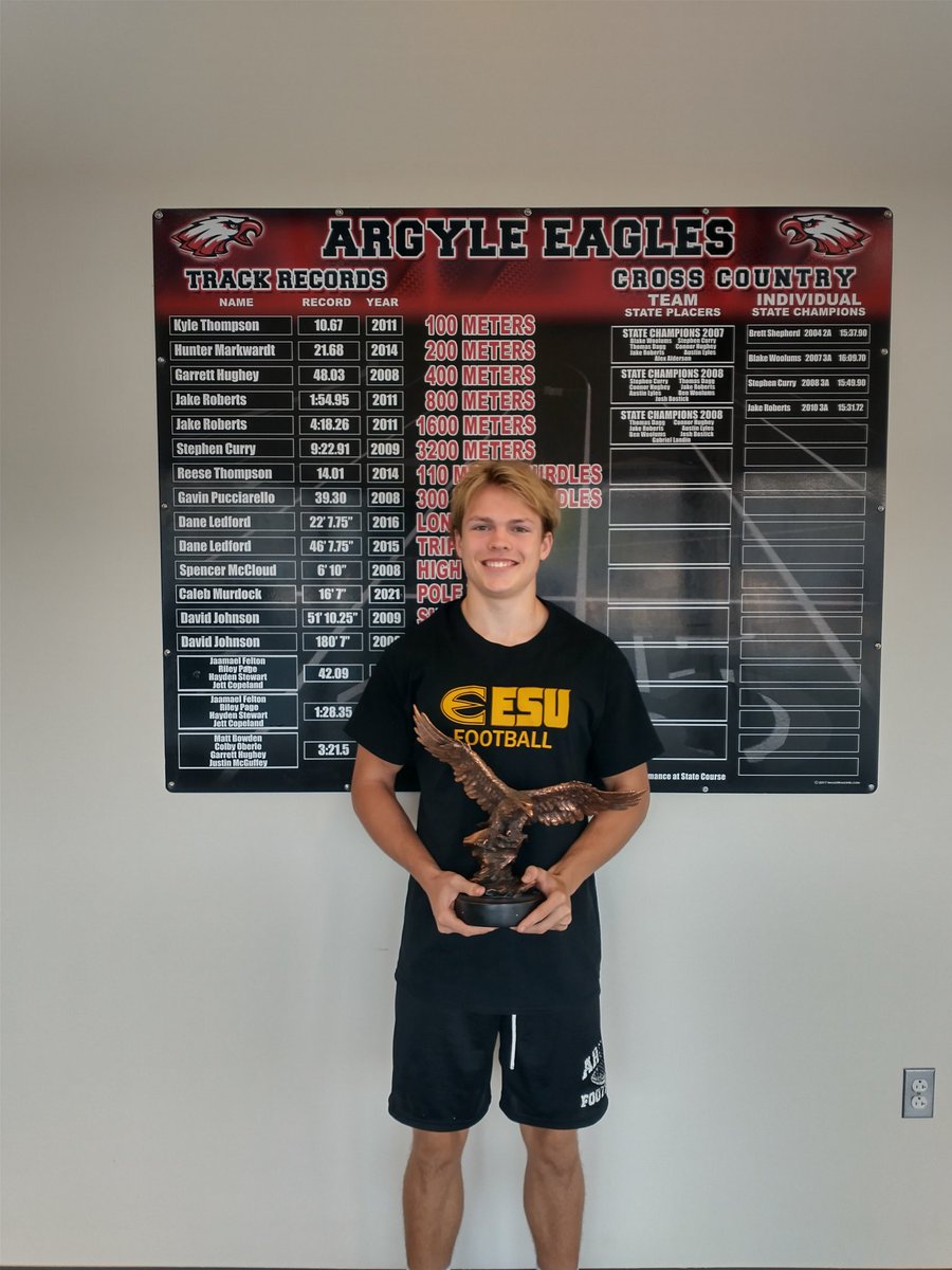 Congrats to our Eagle of the Week for the State Meet! 
<a href="/RjBunnell/">RJ Bunnell</a> . Ran the open 400 and came through big time as the anchor on our 4x4 that got the🥉!