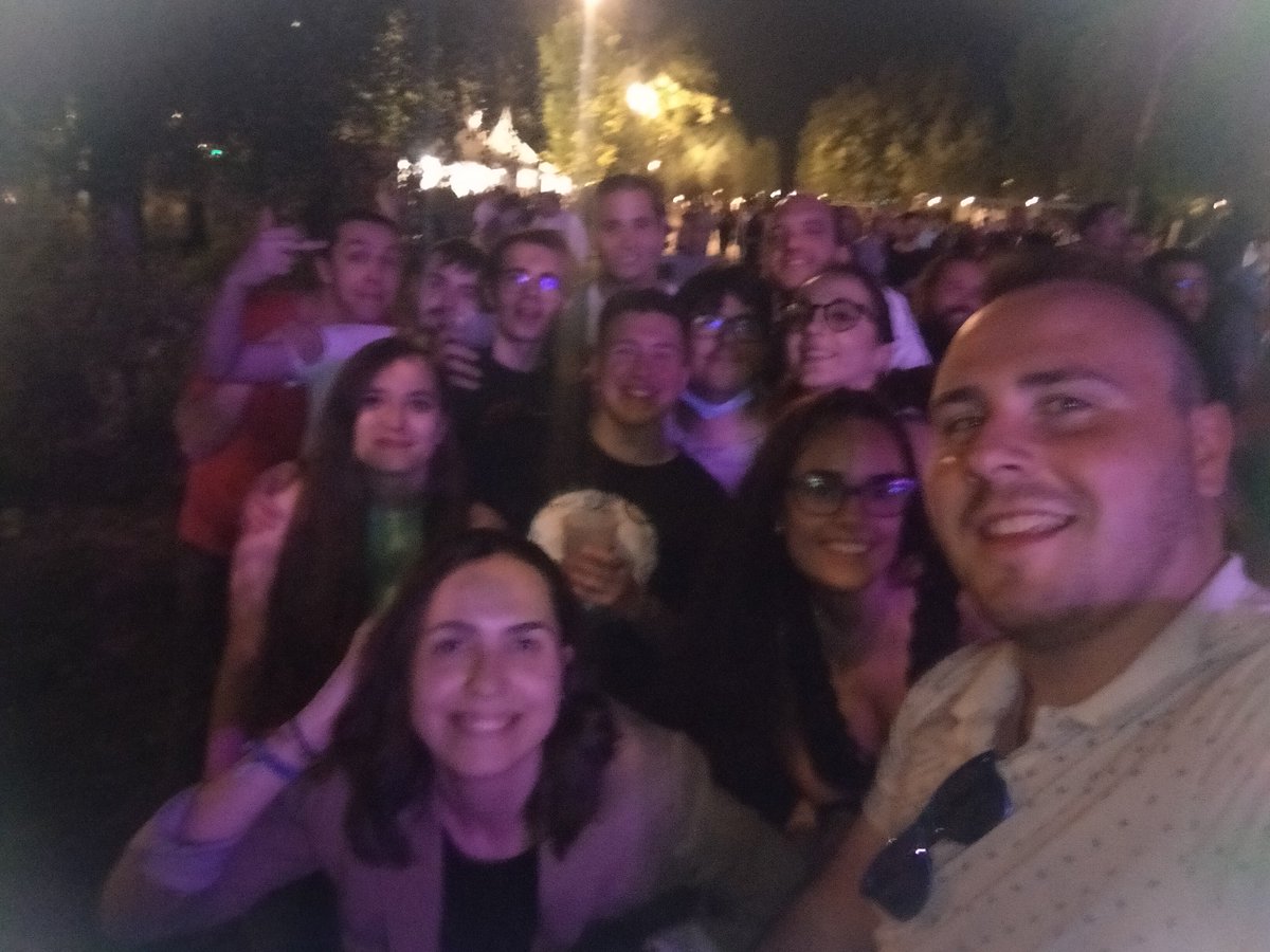 EstebanezSer's tweet photo. Recuerdos de una noche inolvidable 😍
#QuéBuenaGenteIllo https://t.co/5lIn1Ea21I