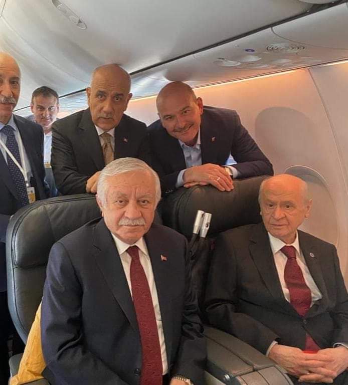 Ben buraya bi kare bırakıyorum 
Karşı dağın itlerinin bağrı sızlasın 

<a href="/dbdevletbahceli/">Devlet Bahçeli</a> <a href="/suleymansoylu/">Süleyman Soylu</a> 
🇹🇷🤘🇹🇷🤘🇹🇷