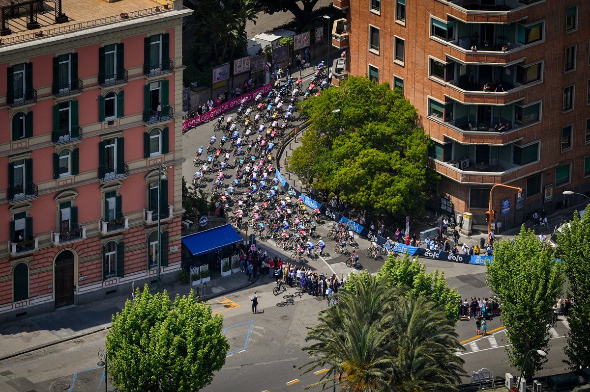 giroditalia's tweet photo. ❤️ NAPOLI ❤️

#Giro https://t.co/9825xK8S8V