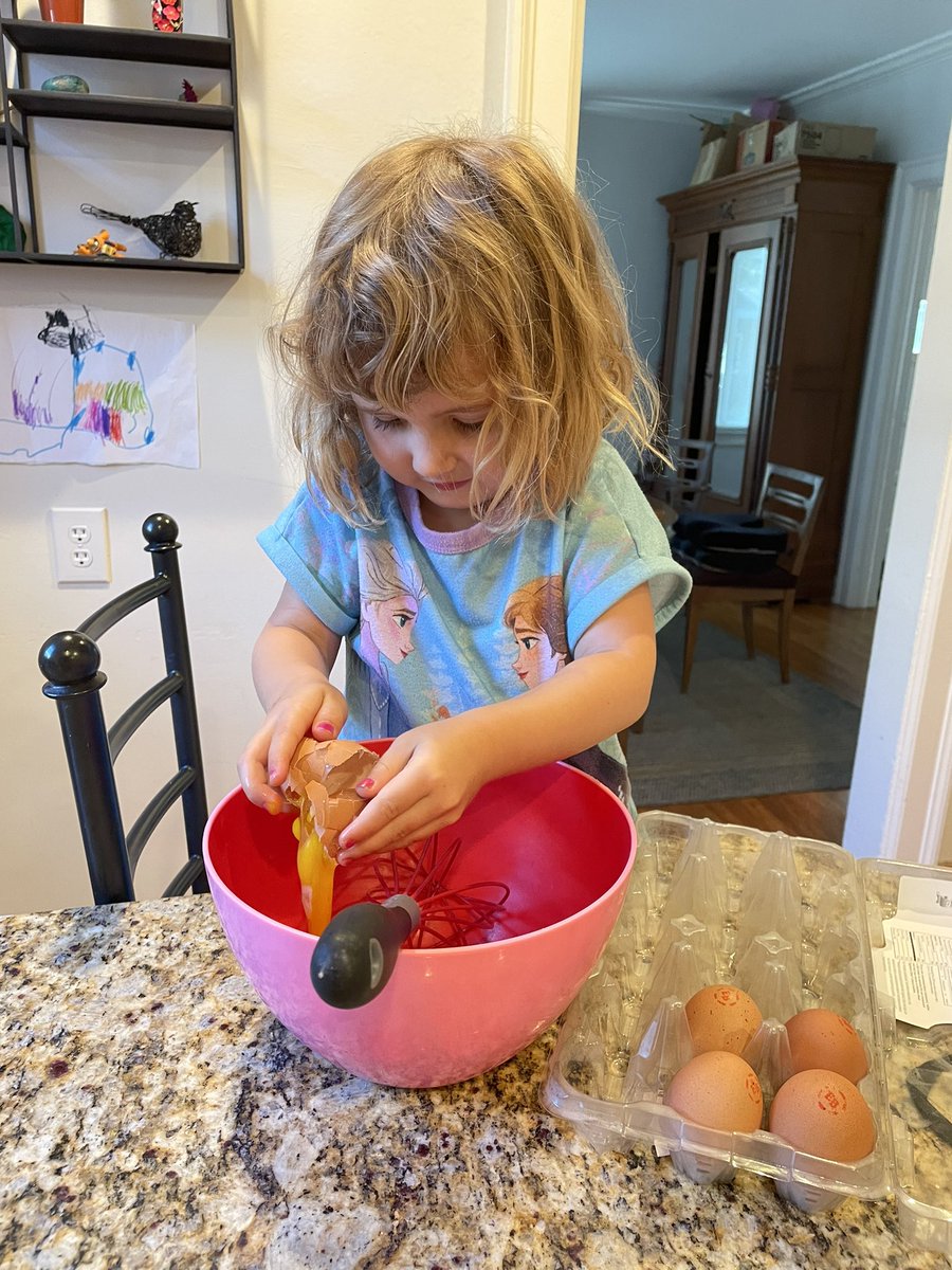 Anapalac2's tweet photo. Today, we are having the grandparents for brunch. The kids wanted “rainbow”eggs, and are helping scrambling the eggs, and cutting vegetables with plastic knives. #nutrition #parentingtips #kidslovingveggies #veggiesforbreakfast https://t.co/hOREeLjV07