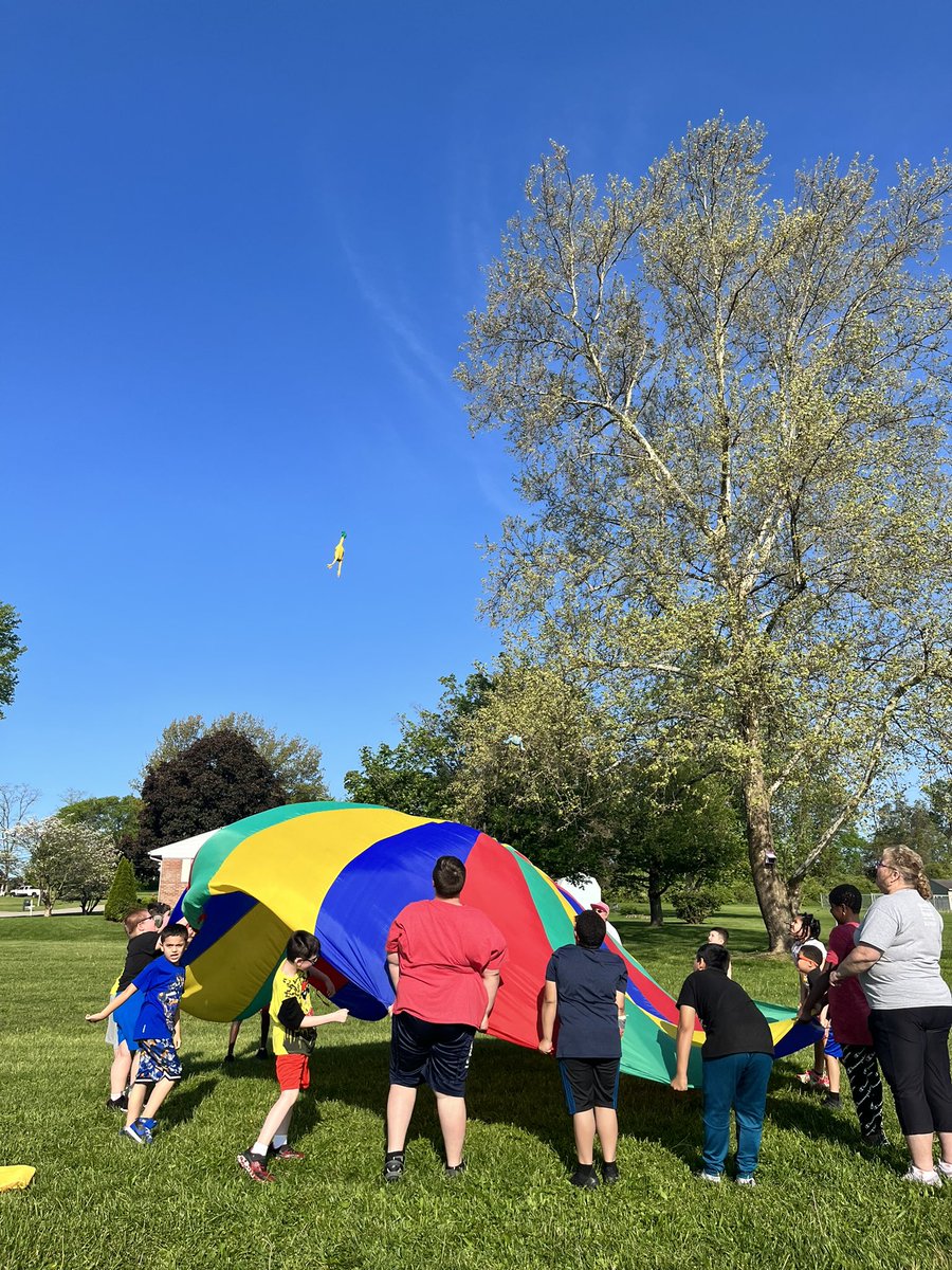 mstaylorparsons's tweet photo. More pictures from field day!! 😄 https://t.co/91plbBa9LZ