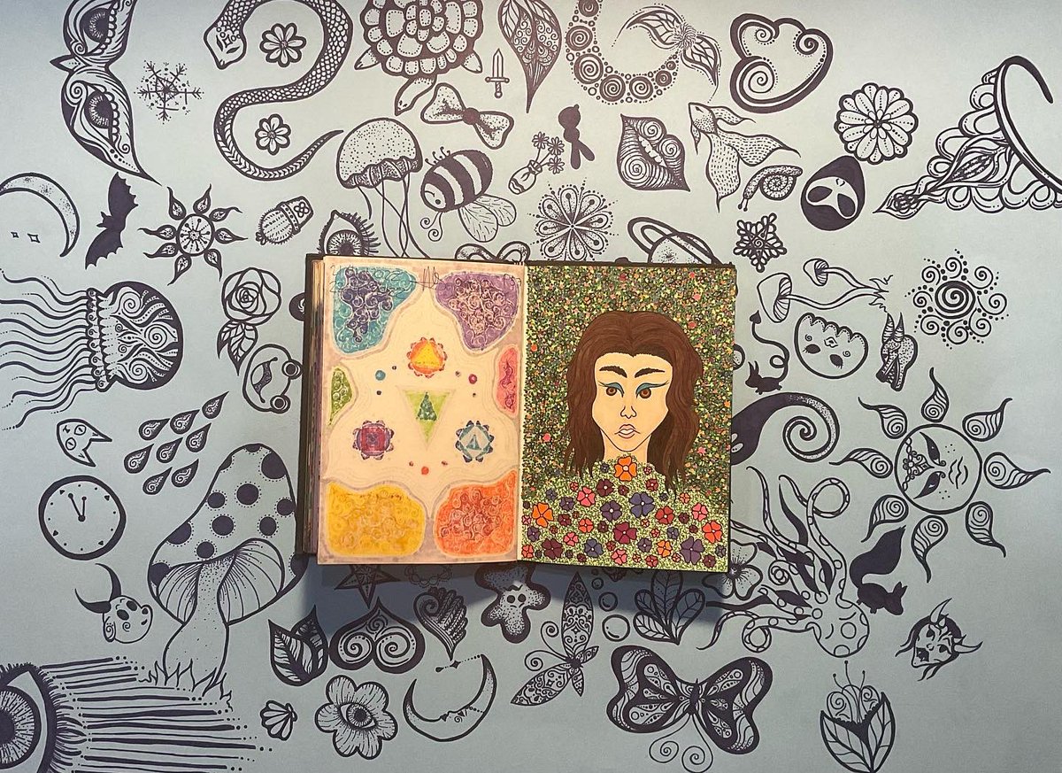 XylemImp's tweet photo. I’m experimenting with faces! I’m not that confident with them yet. #myart #art #myartwork #artoftheday #artcommunity #traditionalart #artwork #face #ladyface #dots #flowers #plants #artexperiments #colour https://t.co/HsBTJzPmT4