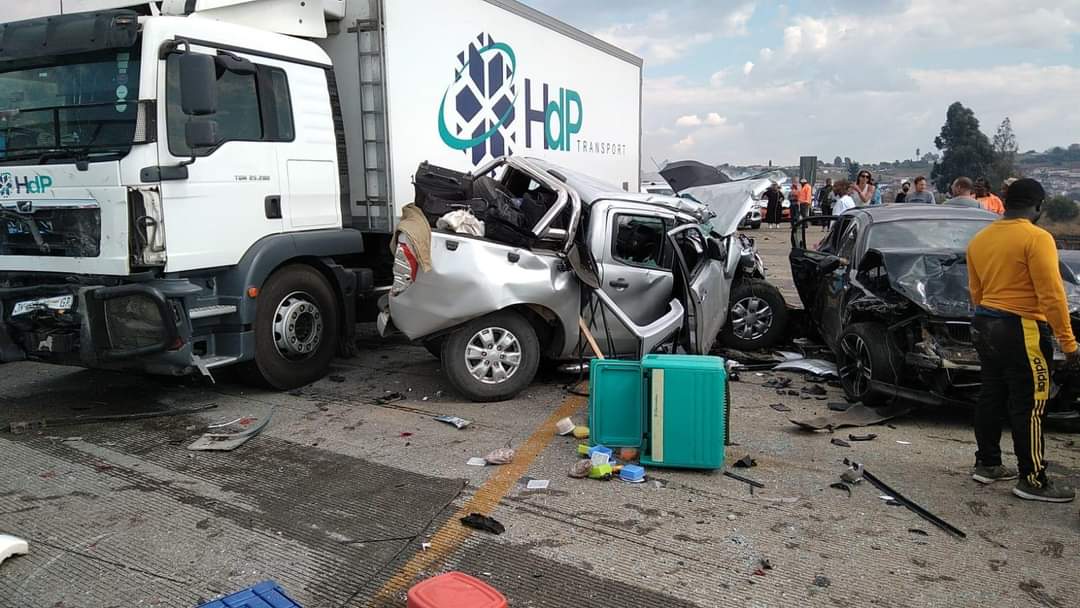 Veetra__'s tweet photo. Accident on the N1 before Vlakfontein. Multiple vehicles involved. https://t.co/NMoz15uCeK