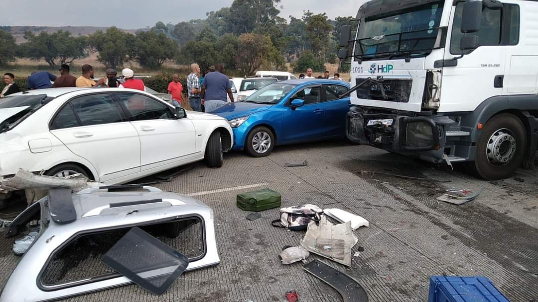 Veetra__'s tweet photo. Accident on the N1 before Vlakfontein. Multiple vehicles involved. https://t.co/NMoz15uCeK