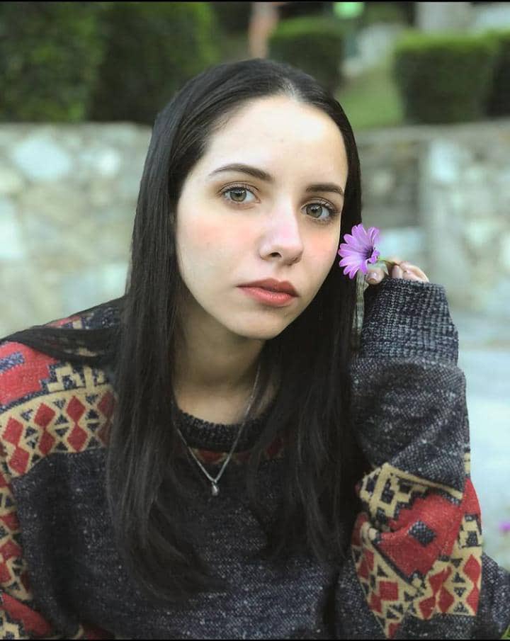 fpachano's tweet photo. Mucha tristeza en nuestros corazones por la repentina pérdida de nuestra alumna LAURA SOFÍA URRUTIA YANEZ cursante del 4to año de la Escuela de Medicina. Para sus padres, familiares y compañeros sentido pésame. Paz a su alma
La vida es un ratico, que tristeza 😔😔😔 https://t.co/EIatedYaZg