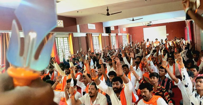 Shaad_Bajpe's tweet photo. Same day 'Trishul' was distributed to Bajrangdal members. 
Ragu Sakleshpur Bajrangdal leader well known for Hate Speech was one of the organiser.
2/n https://t.co/tZVx9LdfWC