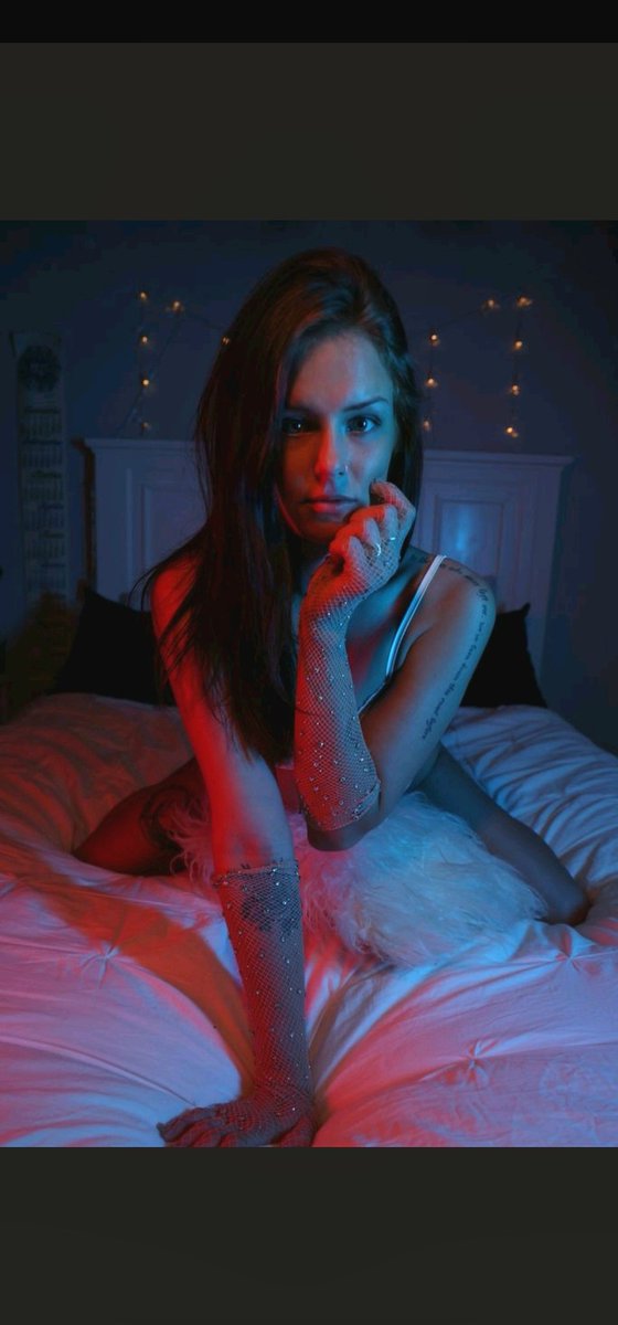 OKMikePhotog's tweet photo. Mykenzie sharing a thoughtful mood.
#moody
#beauty #SeductiveSaturday #badintentions
#modelbabe
#moodyblues https://t.co/3GcgD8zFlz