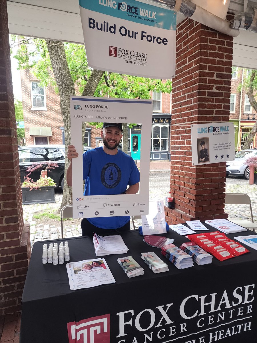 WhetstineLab's tweet photo. #Phillywalk @LUNGFORCE advocating and educating about #lung cancer with an awesome team! #showyourLUNGFORCE 
@FoxChaseCancer @CeiFccc making it happen today in #Philadelphia @chrisdraft @bjork5 https://t.co/ztwXb6jPAH