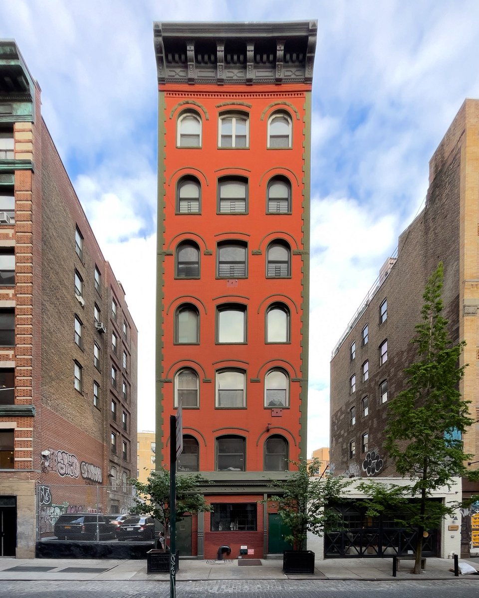 LandmarksofNY tweet media