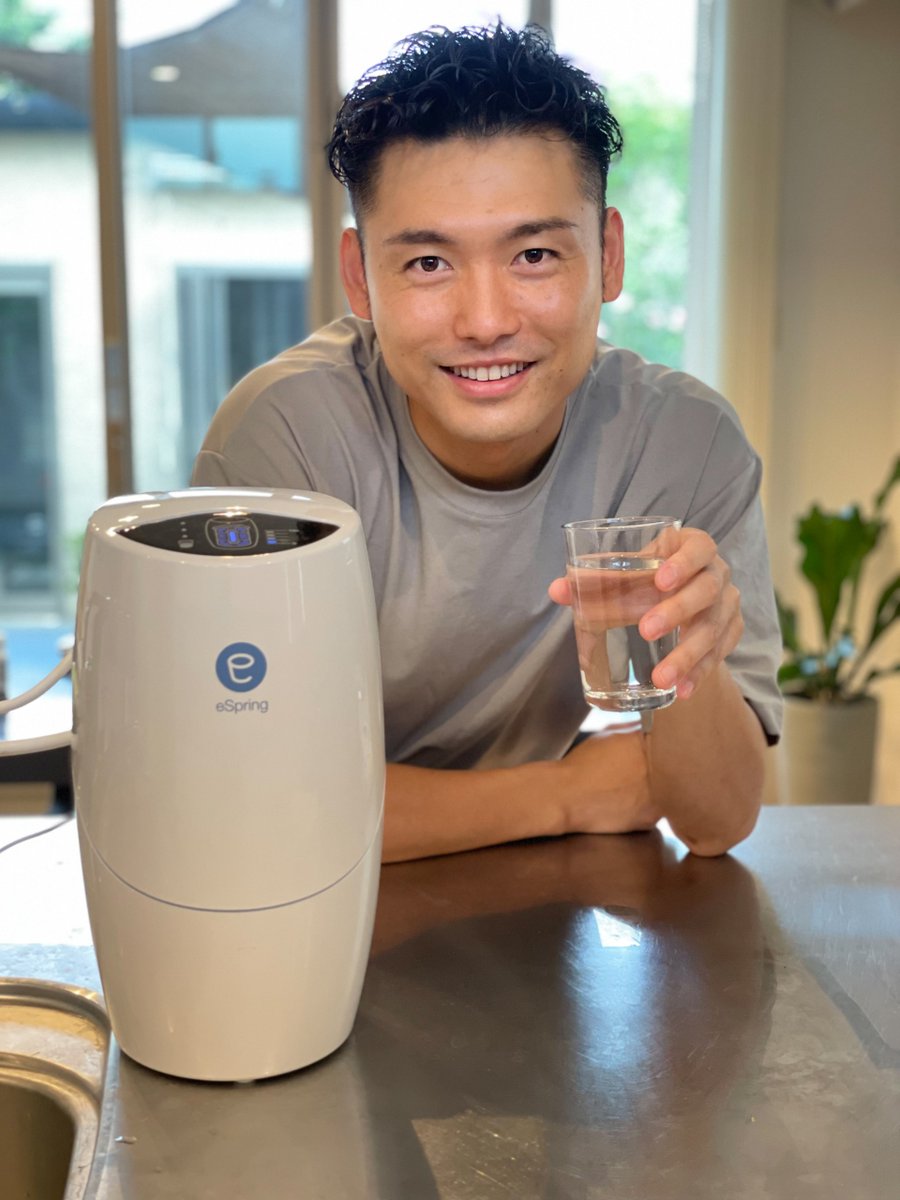 Amway's tweet photo. Kentaro's #eSpring filters the equivalent of 10,000 bottles of water in a year! It also ensures better water quality, taste, and odor. We can all drink to that! Reply with a 💧 if you agree.

📸: Amway Business Owner @moriken_270

#AmwayLife https://t.co/haib9k4B8Y
