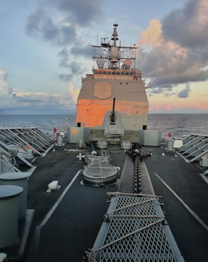 Sunset at sea ☀️ 🌊 

The Ticonderoga-class guided-missile cruiser #USSMobileBay (CG 53) transits the Philippine Sea, May 9, 2022.

Mobile Bay is underway in the <a href="/US7thFleet/">7th Fleet</a>  area of operations.