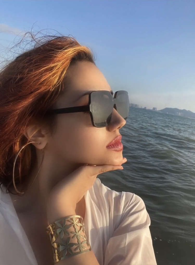 There are only two choices in life: start over and be the protagonist of your own life; or stay where you are and be the supporting role of others.