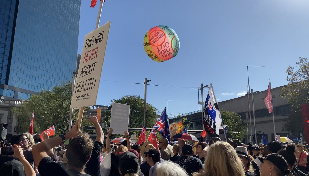 Jothmus's tweet photo. #Sydney #Protest #Reclaimtheline #SackThemAll #NoVaccineMandates #RiseUpSydney #PutTheMajorPartiesLast #VoteThemAllOut2022 https://t.co/xIG5nEnFSK