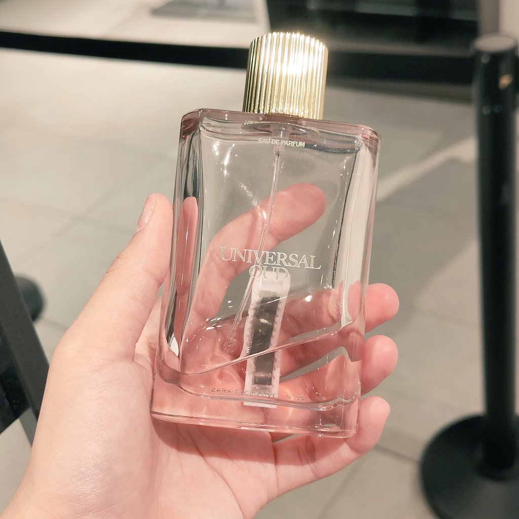 foxeryrose's tweet photo. กลิ่นนี้ของ Zara ดีไม่ไหว ดมแล้วคิดถึง Tom Ford Rose Prick แต่อันนี้เบาและหวานกว่า ชอบมากอ่ะ หันไปคือหมดแล้ว TT เป็นกลิ่นที่มีสไตล์มาก เท่ หวาน    แต่ดูแพง✨ Top Note: Black Pepper; Middle Note: Agarwood (Oud); Base Note: Patchouli https://t.co/4LlfhGu62b
