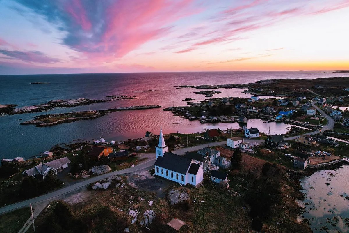 Saturday suggestion: Venture out to Prospect for front-row seats to this evening's sunset 🌅🌊

📍 Prospect, Nova Scotia
📷 @zahedhoseyni | bit.ly/3syQ2tu

#DiscoverHalifax