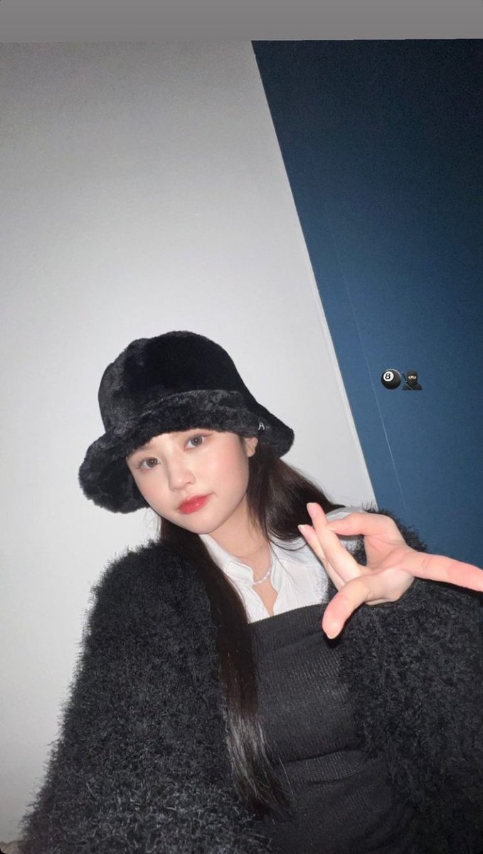 HotIssueBR's tweet photo. [#DANAGRAM] Atualização da DANA no Instagram Story.

"🎱🥷🏻"

#DANA #다나 https://t.co/EbXHTjGMFs