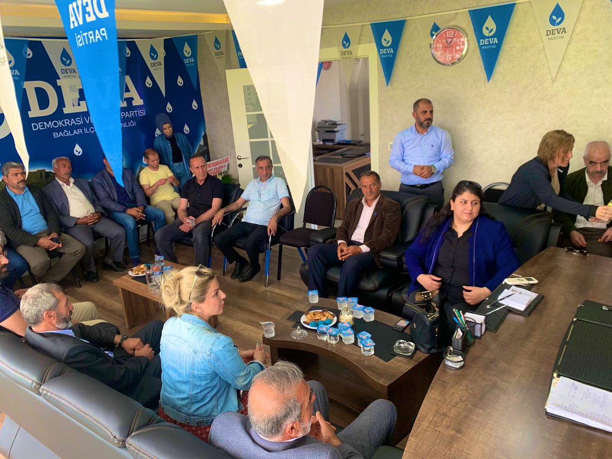 MelisKandemirr's tweet photo. @BaglaraDeva İlçe başkanlığına atanan ilçe başkanımız @mesutyuksel21 beyi ziyaret ettik. 

Büyüyen #Deva ailemize bir kez daha hoşgeldin diyerek hayırlı uğurlu olsun dileklerinde bulunduk. 
#Bağlar ilçemiz size emanet😊

@emin_ekmen @IhsanMerdanoglu @avidrissahin @erginsadullah https://t.co/GW1kMwURql