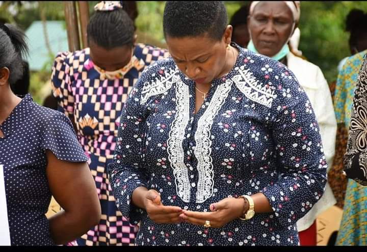 HalimaKiongozi's tweet photo. When two hands come together great things happen. @SABINACHEGE may Almighty God hear the petitions of your heart especially service to the country as the deputy president #RaiBina https://t.co/L3kyAb56TU