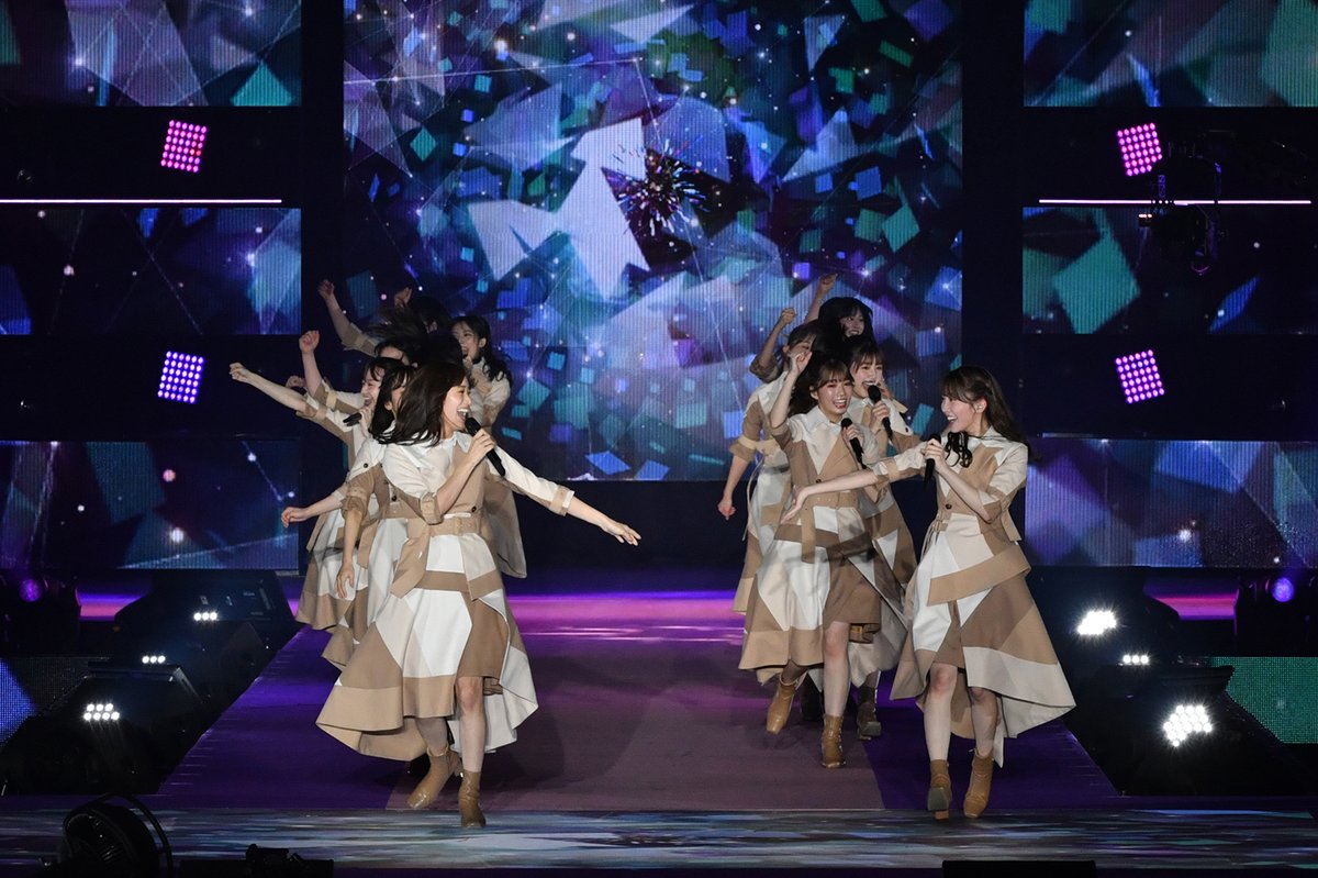 【写真追加☀💙】日向坂46、アーティストステージで「誰よりも高く跳べ！」披露✨小坂菜緒も登場で新曲も💗欠席メンバーの思いもたっぷり！盛り上げる🎉🔻フォトギャラリー  