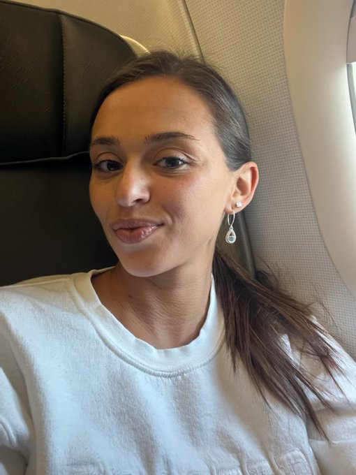 Back to LA ✈️💋🖤 https://t.co/pFPPLbYEbM