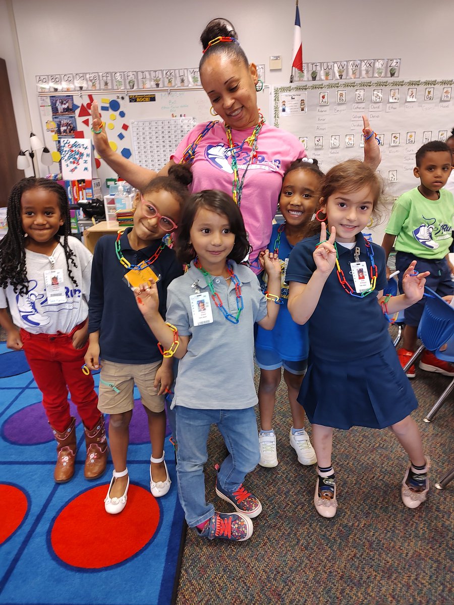 ASlaise's tweet photo. Ms. Roe and her PreK littles have high fashion creations! XOXO @ASlaise @BMacias2012 @WTHanes https://t.co/t3RPnDmB4P
