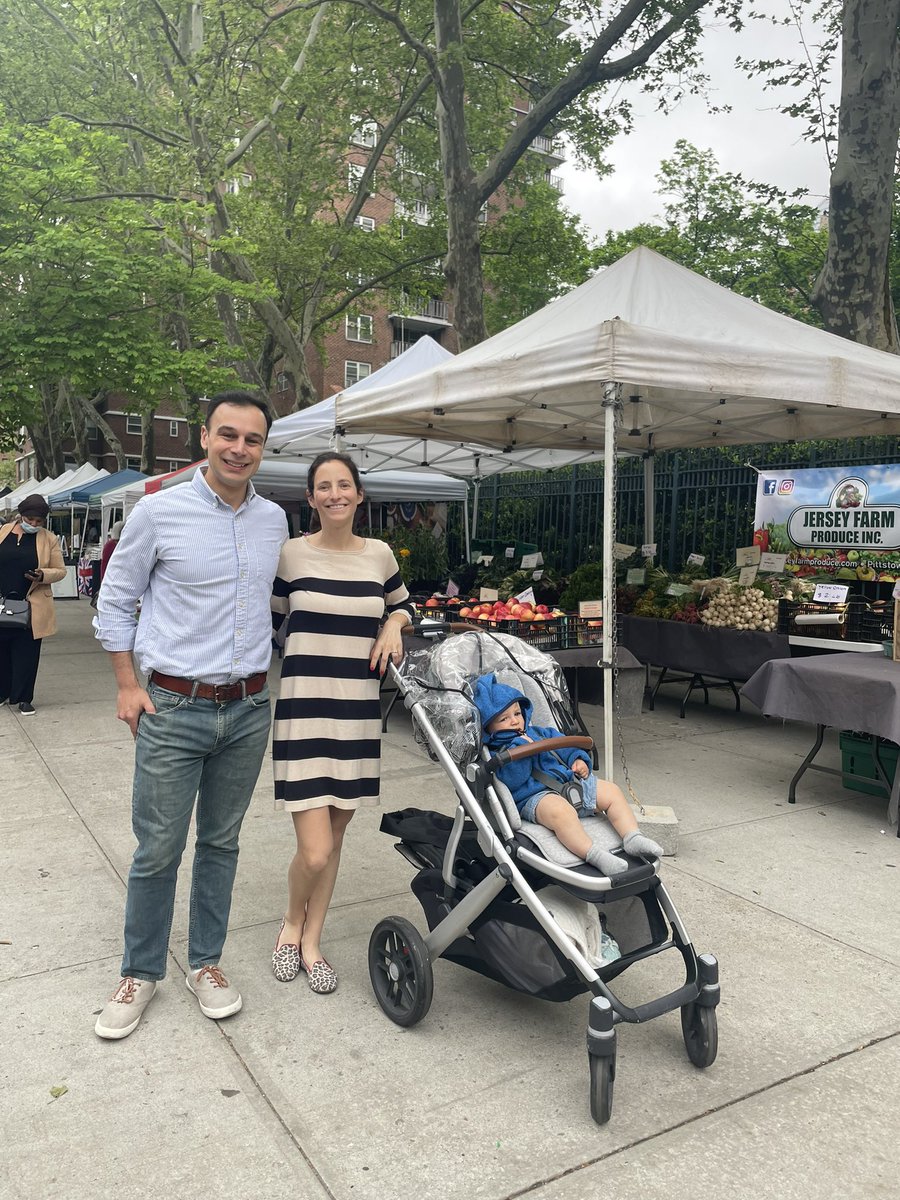 Hello from the Chelsea Farmer’s Market! <a href="/jsoffen/">Jennifer Soffen</a> #supportsmallbiz #AD75