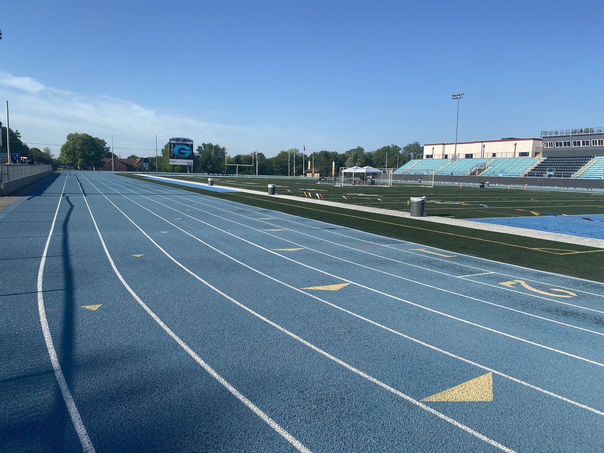 raysouth_track's tweet image. Beautiful day for our best performances! Districts at Grandview! Run fast, jump high, and throw far! #fastcards