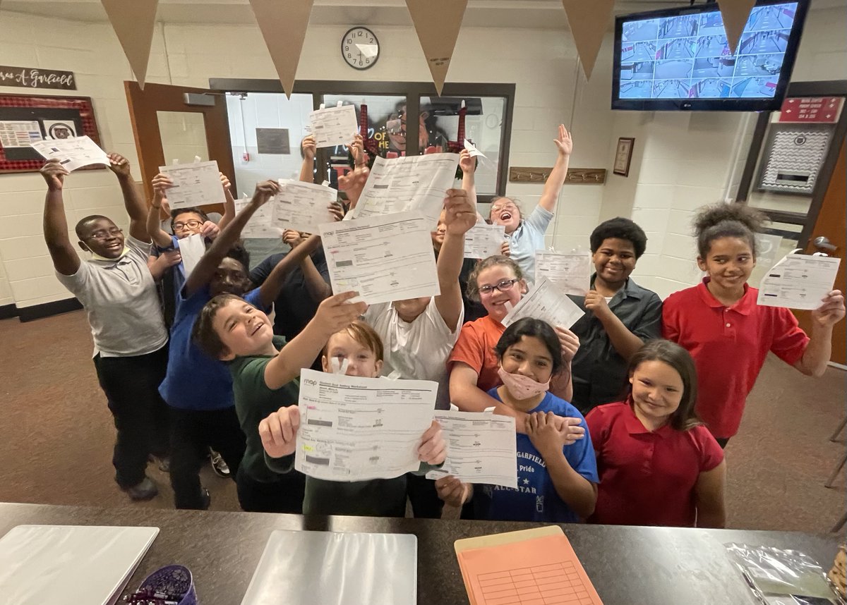 Do you know what happens in our building when you meet or exceed your EOY growth goal on NWEA? You come down to share your joy with Principal Kuchik! Congratulations to all these stars! ⭐️🏆🥅🙌🏼 <a href="/LelaSimmons19/">Lela Simmons</a> <a href="/IPSSchools/">IPS</a> #FinishStrongIPS