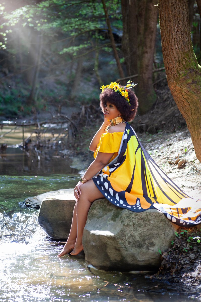 LiciaRei's tweet photo. Happy Black Fae Day! 🌻☀️✨

I didn’t have time to do a new Fae look for this year, so I’m sharing some photos from last years shoot that I didn’t post! 

Solié, my Fae OC means a lot to me, and I hope to do another look soon! 💛💛
📸: Tiffany Desiree Bailey
#BlackFaeDay https://t.co/UIJLHnC2v7