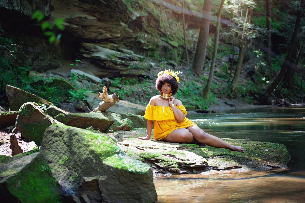 LiciaRei's tweet photo. Happy Black Fae Day! 🌻☀️✨

I didn’t have time to do a new Fae look for this year, so I’m sharing some photos from last years shoot that I didn’t post! 

Solié, my Fae OC means a lot to me, and I hope to do another look soon! 💛💛
📸: Tiffany Desiree Bailey
#BlackFaeDay https://t.co/UIJLHnC2v7