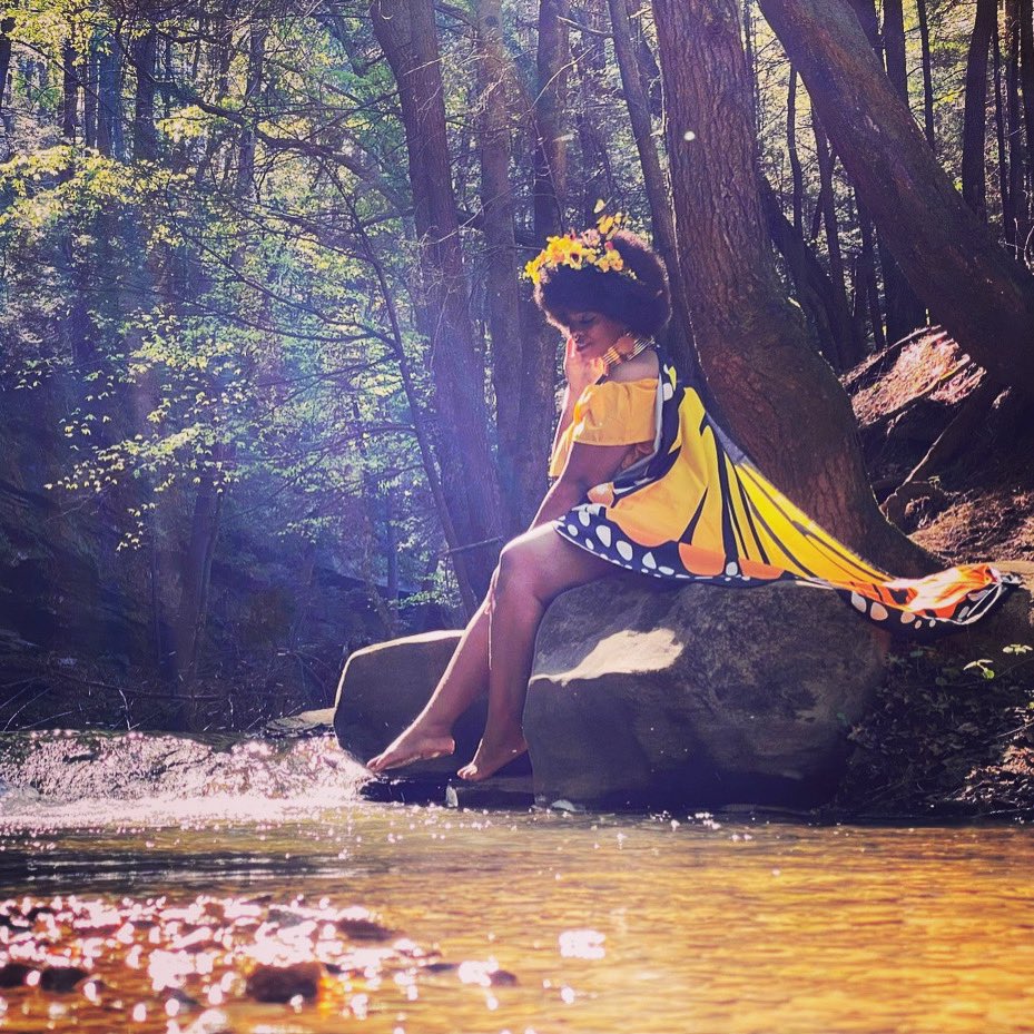 LiciaRei's tweet photo. Happy Black Fae Day! 🌻☀️✨

I didn’t have time to do a new Fae look for this year, so I’m sharing some photos from last years shoot that I didn’t post! 

Solié, my Fae OC means a lot to me, and I hope to do another look soon! 💛💛
📸: Tiffany Desiree Bailey
#BlackFaeDay https://t.co/UIJLHnC2v7