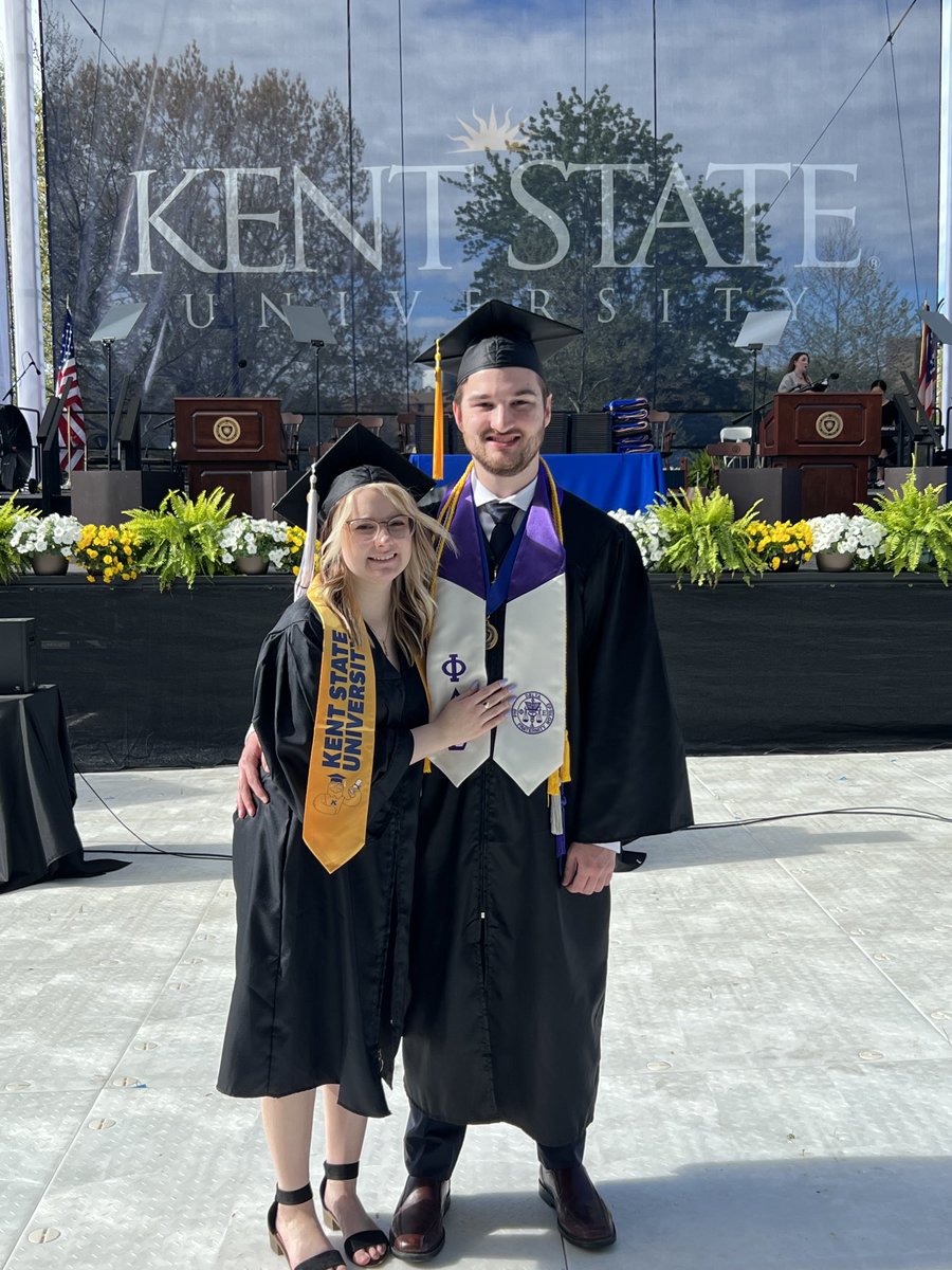 Nonna859's tweet photo. #FlashesForever Congratulations Holly &amp; Simon! https://t.co/8dR4YLCWuV