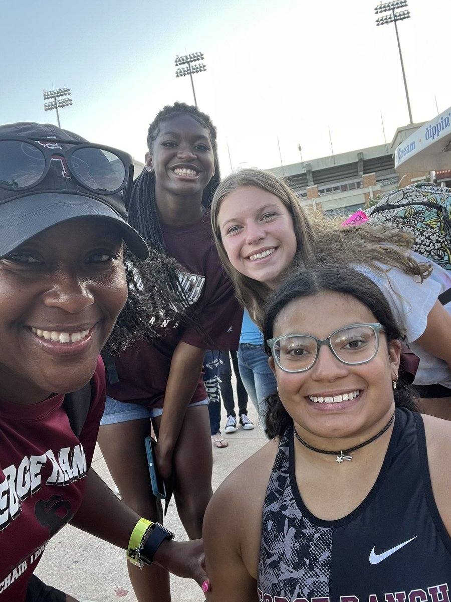 Sky’s crew! Missing Doc Hale! @GRHSBOYSTRACK <a href="/wgjones85/">Greg Jones</a> <a href="/CoachForshee/">Cheyanne Forshee M.Ed.</a> <a href="/pinkpatterson/">Heather Patterson</a> <a href="/Coach_nbc/">Nick Cavallo</a> What a successful weekend for her!