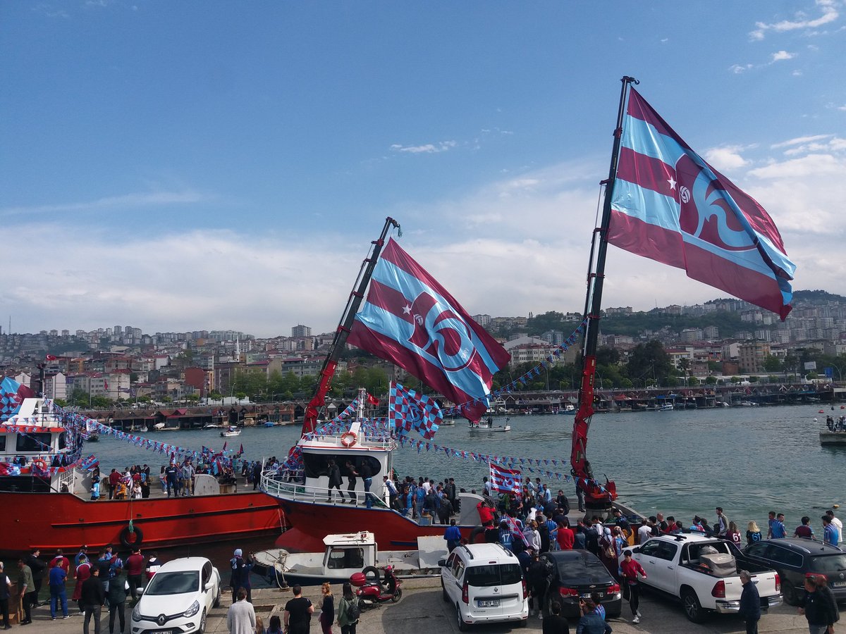sedagediagac's tweet photo. Heybetin Dağlar Kadar💙 @Trabzonspor #AsBayrakları #Trabzonspor #İnadıylaSampiyon https://t.co/88dmr5TOlA