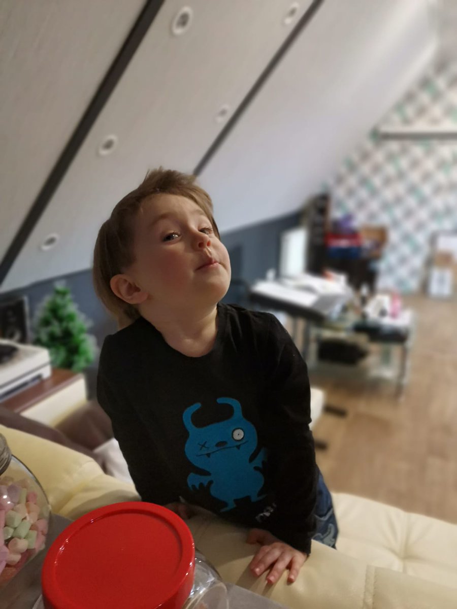 Три годика сегодня нашей крошке,
Спасибо за любимые ладошки,
За глазки озорные, звонкий смех,
За то, что ты на свете лучше всех.
Милее нет твоих волос и щечек,
Подарки получай, какие хочешь.
Расти здоровой, ласковой, счастливой,
Немного дерзкой и чуть-чуть шкодливой.