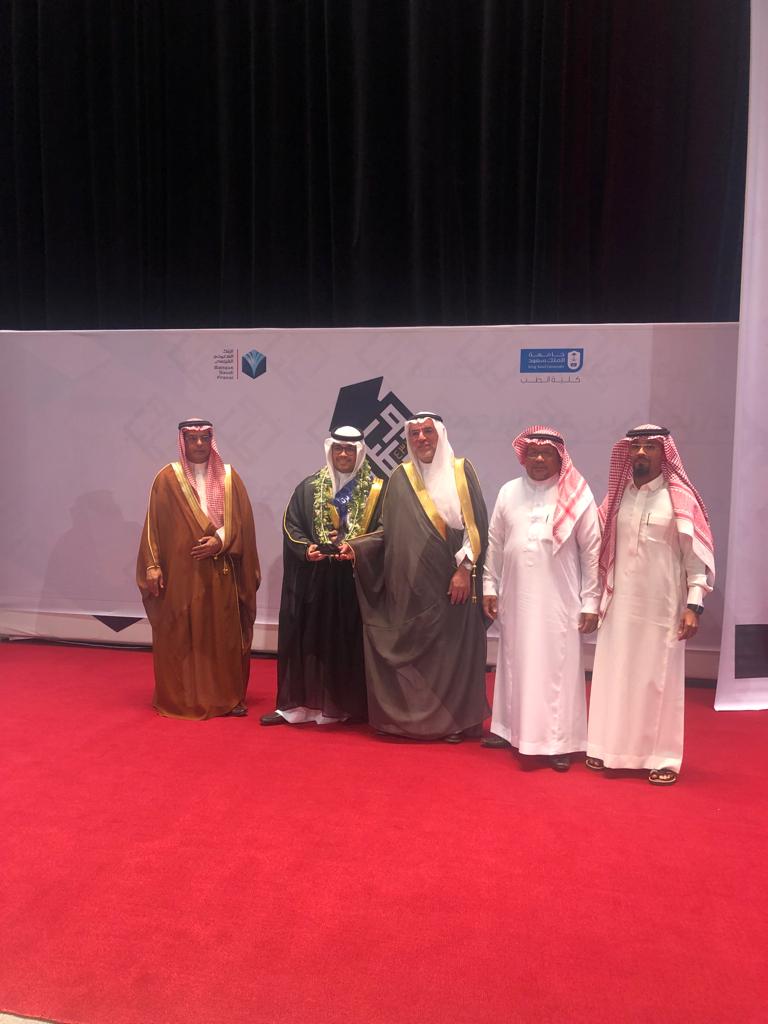 MaanShukr's tweet photo. الحمدلله الحمدلله الحمدلله حتى يبلغ الحمد منتهاه، كان بالأمس الجمعة حفل تخرجي من كلية الطب بجامعة الملك سعود بعد ستة سنواتٍ، كسبت بها أخوانًا لي من دفعة #med437 ، ولم تكتمل سعادتي إلا بوجود والديّ وأخواني ❤
#حفل_كلية_الطب_الدفعة_٦٠ https://t.co/Jtq1FTYmwq
