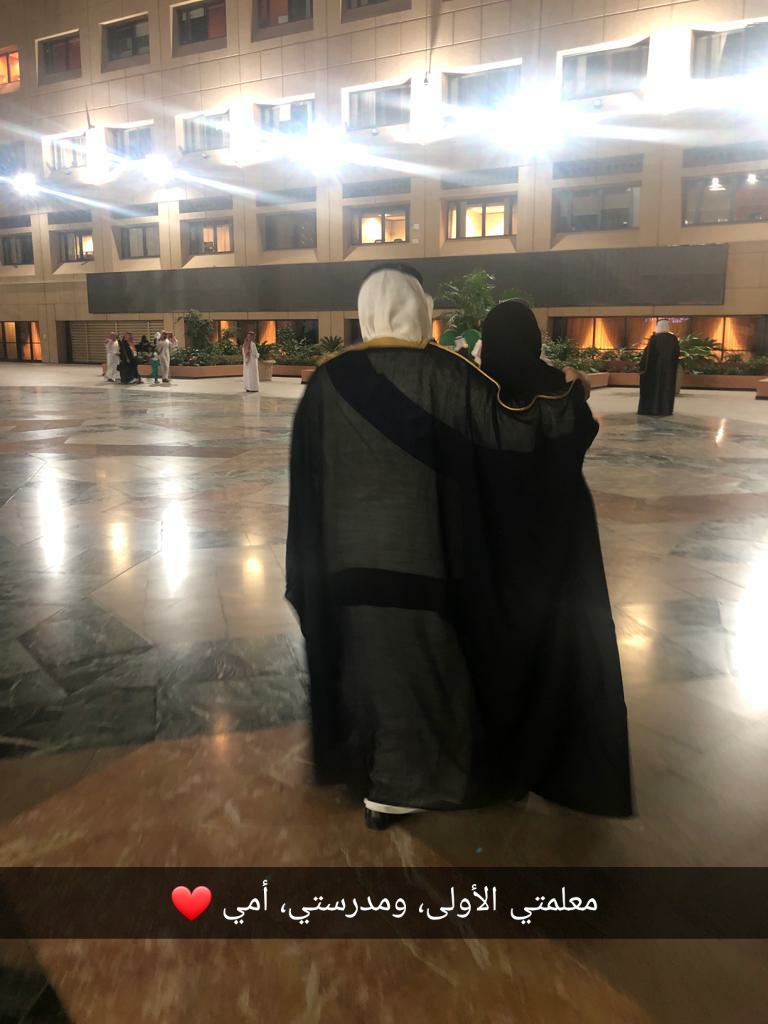 MaanShukr's tweet photo. الحمدلله الحمدلله الحمدلله حتى يبلغ الحمد منتهاه، كان بالأمس الجمعة حفل تخرجي من كلية الطب بجامعة الملك سعود بعد ستة سنواتٍ، كسبت بها أخوانًا لي من دفعة #med437 ، ولم تكتمل سعادتي إلا بوجود والديّ وأخواني ❤
#حفل_كلية_الطب_الدفعة_٦٠ https://t.co/Jtq1FTYmwq