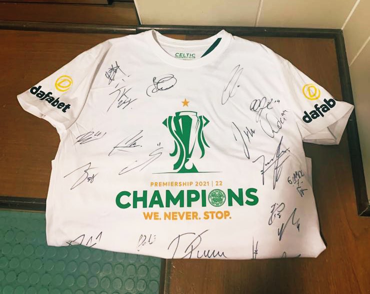 🏆 2021-22 𝐂𝐡𝐚𝐦𝐩𝐢𝐨𝐧𝐬 🏆 To celebrate, we’re giving away this Champions t-shirt signed by all the @CelticFC Bhoys🍀 Celts, for the chance to win ✅Follow @Dafabet 🔄Retweet this post 🔞+ ONLY ⏳Winner by 18/05/22 #Dafabet #CelticFC #COYBIG